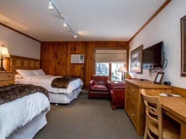 Two Room Lodge Suite, Kandahar Lodge at Whitefish Mountain Resort