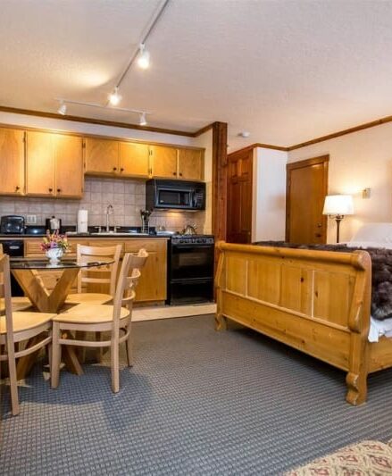 Two Room Lodge Suite, Kandahar Lodge at Whitefish Mountain Resort